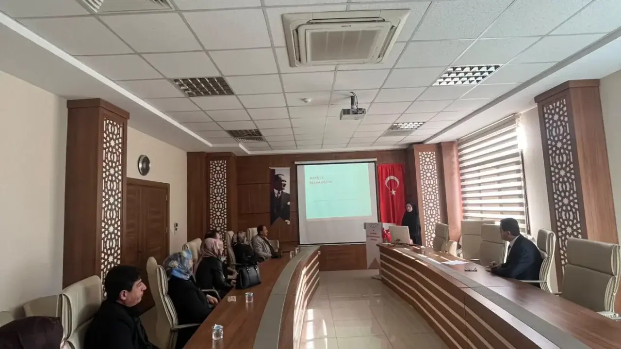    Siirt’te Koruyucu Ailelere Eğitim Verildi