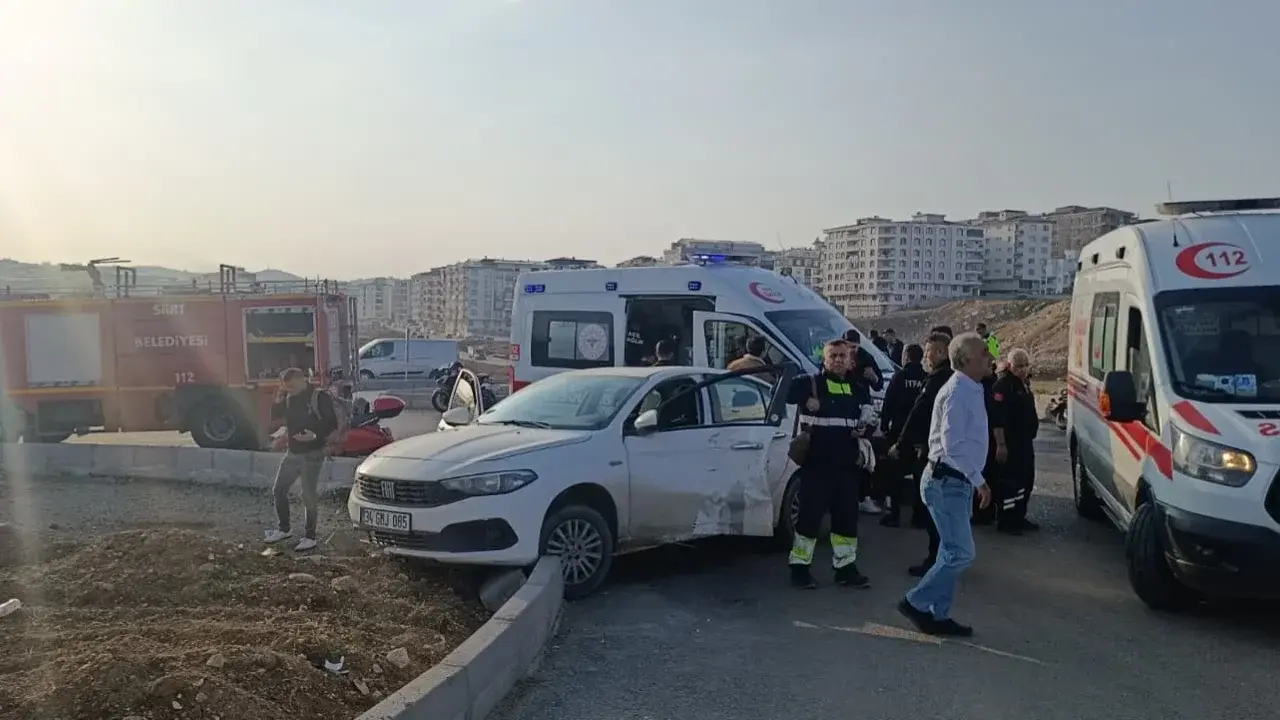 Siirt’te Otomobil ile Motosiklet Çarpıştı: 2 Yaralı
