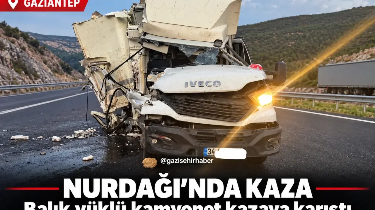 Nurdağı’nda balık yüklü kamyonet kaza yaptı