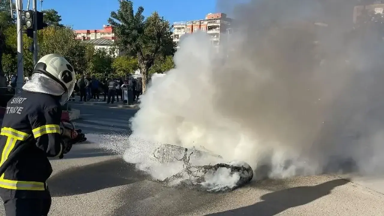 Kaza Sonrası Motosiklet Alev Alev Yandı