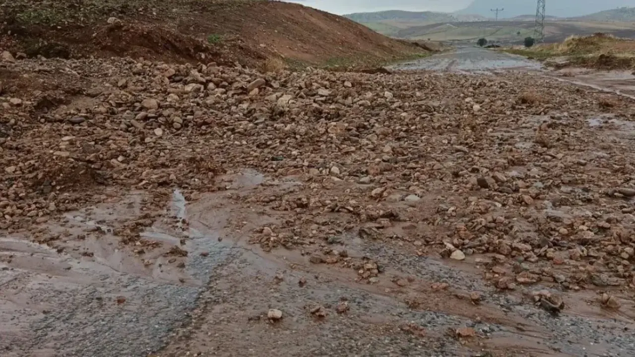Heyelan Nedeniyle Kapanan Köy Yolları Açıldı