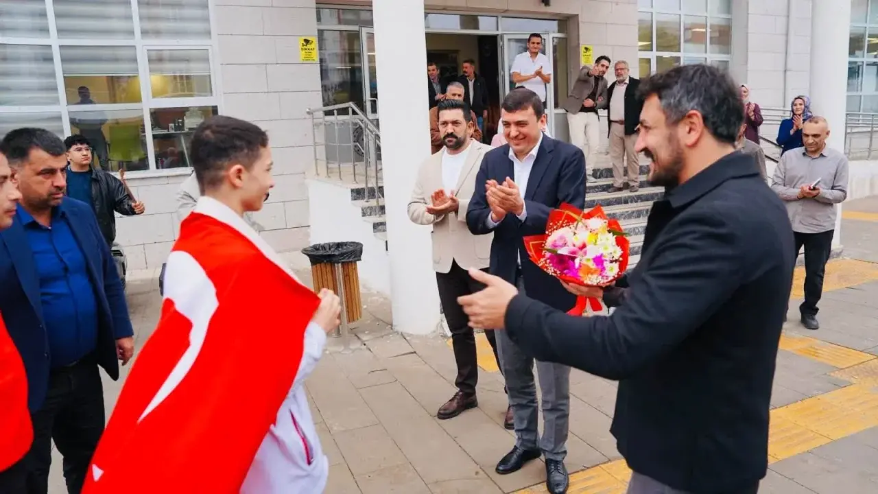 Avrupa Şampiyonu Berat’a Coşkulu Karşılama