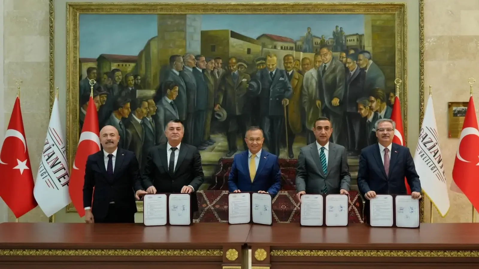 Gaziantep’te ihtiyaç sahibi öğrencilere 65 bin çift ayakkabı desteği