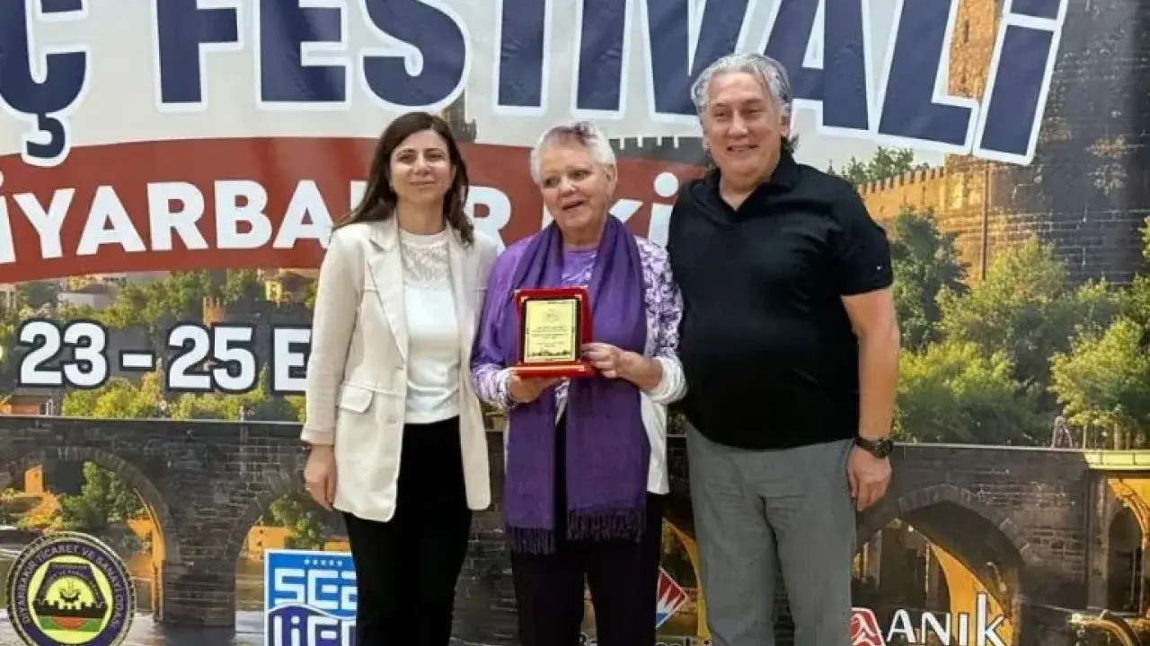 Bucak, Briç Festivali'nde ödülleri takdim etti