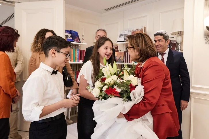 BAŞKAN FATMA ŞAHİN, 23 NİSAN’DA KOLTUĞUNU ÇOCUKLARA DEVRETTİ