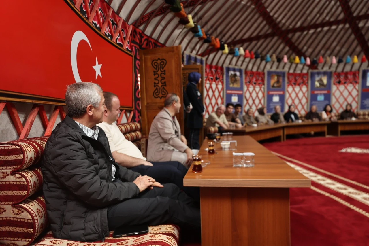 BAŞKAN TAHMAZOĞLU ANKARA &Uuml;NİVERSİTESİ &Ouml;ĞRENCİLERİ İLE BİRARAYA GELDİ