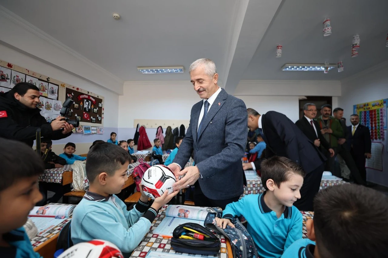 BAŞKAN TAHMAZOĞLU OKULUNU