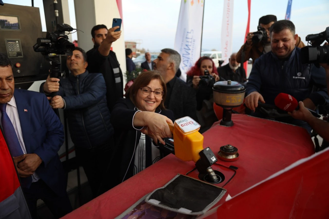 GAZİANTEP BÜYÜKŞEHİR’DEN ÇİFTÇİYE 18 MİLYON 392 BİN 300 LİTRE MAZOT DESTEĞİ