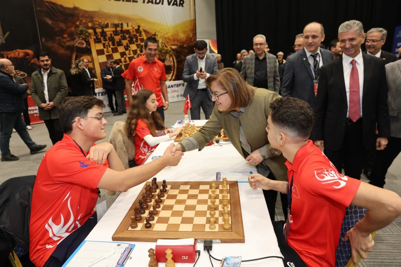 TÜRK DÜNYASININ İLK SATRANÇ BULUŞMASINA EV SAHİPLİĞİ YAPIYOR
