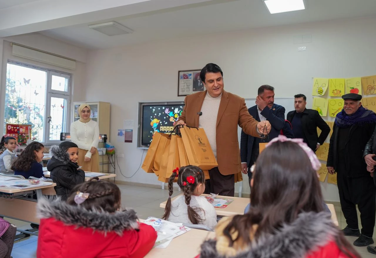 YILMAZ: &ldquo;&Ouml;ĞRENCİLERİMİZİN HER ZAMAN YANINDAYIZ&rdquo;