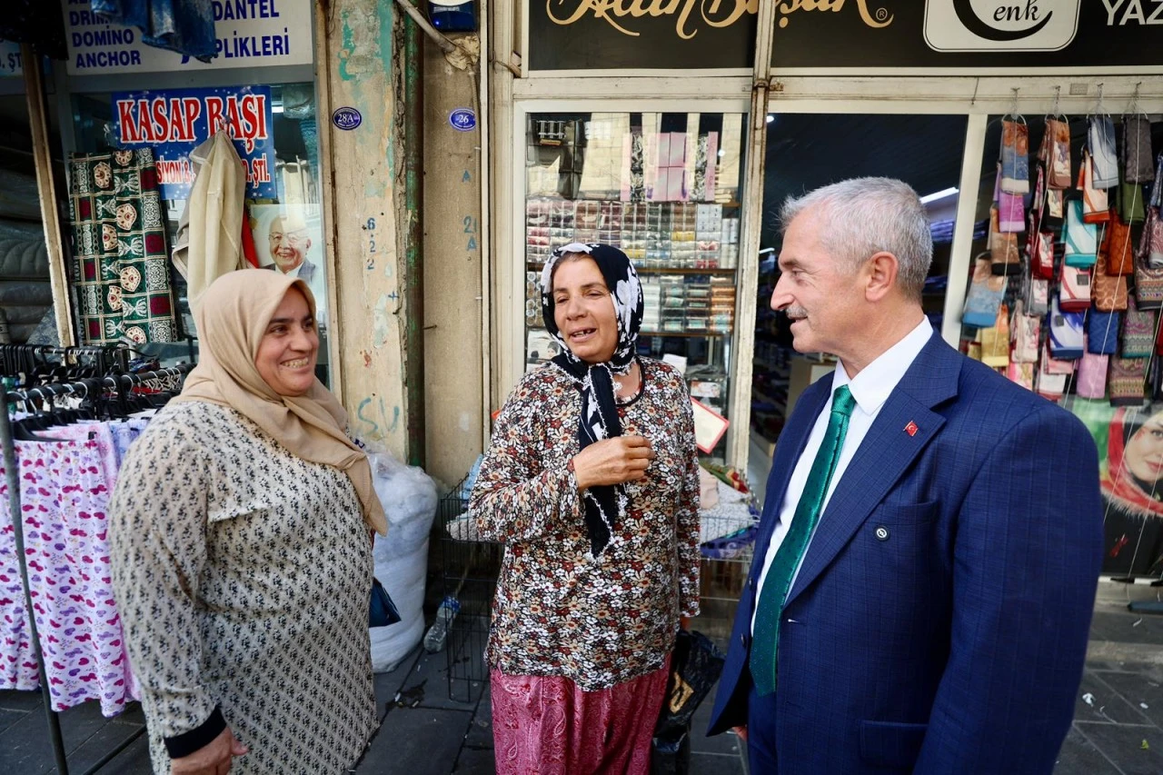 BAŞKAN TAHMAZOĞLU ÇARŞI ESNAFI VE VATANDAŞLARLA BULUŞTU