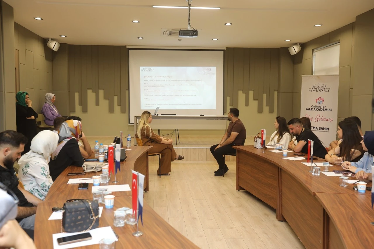 AİLE AKADEMİSİ’NDE EVLİLİK ÖNCESİ EĞİTİM BAŞLADI