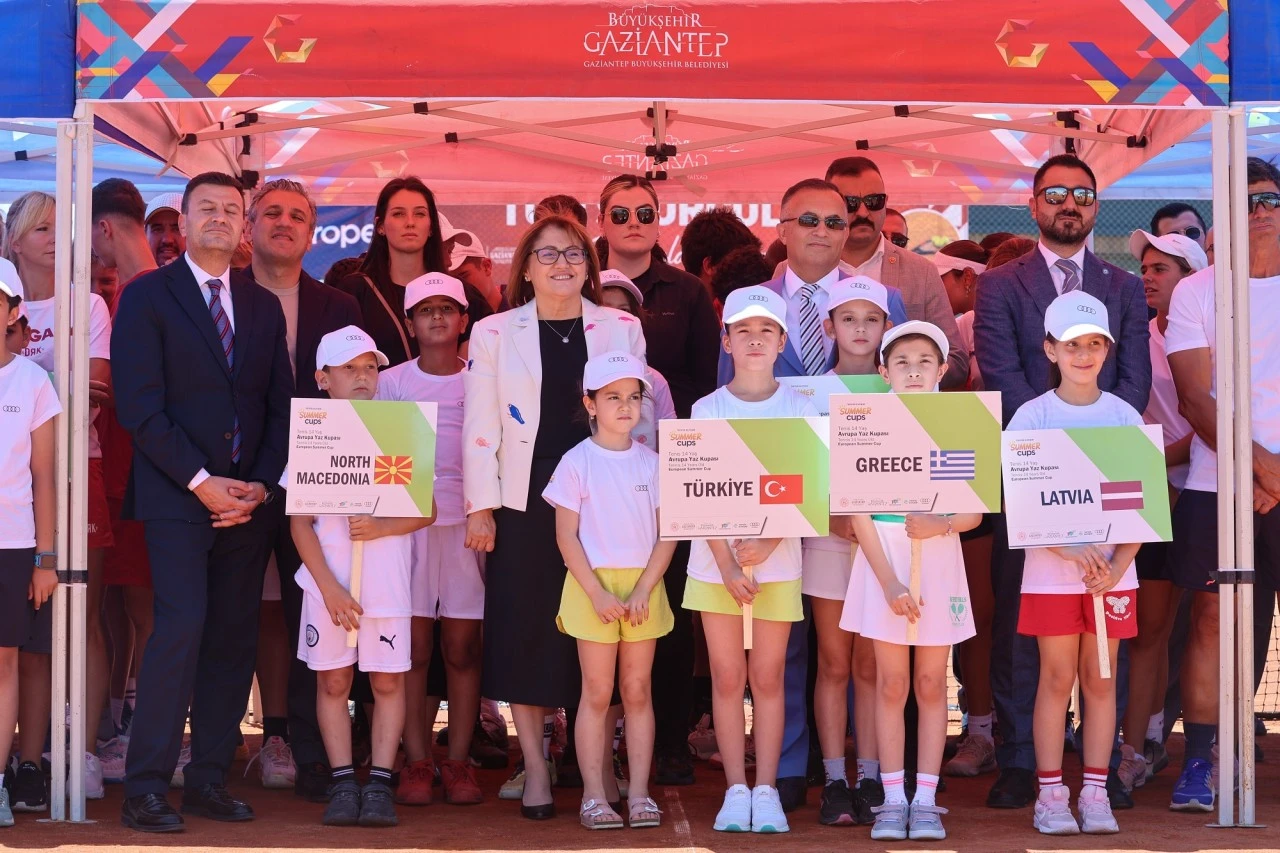 8 ÜLKENİN SPORCULARI KORTTA KIYASIYA MÜCADELE EDECEK