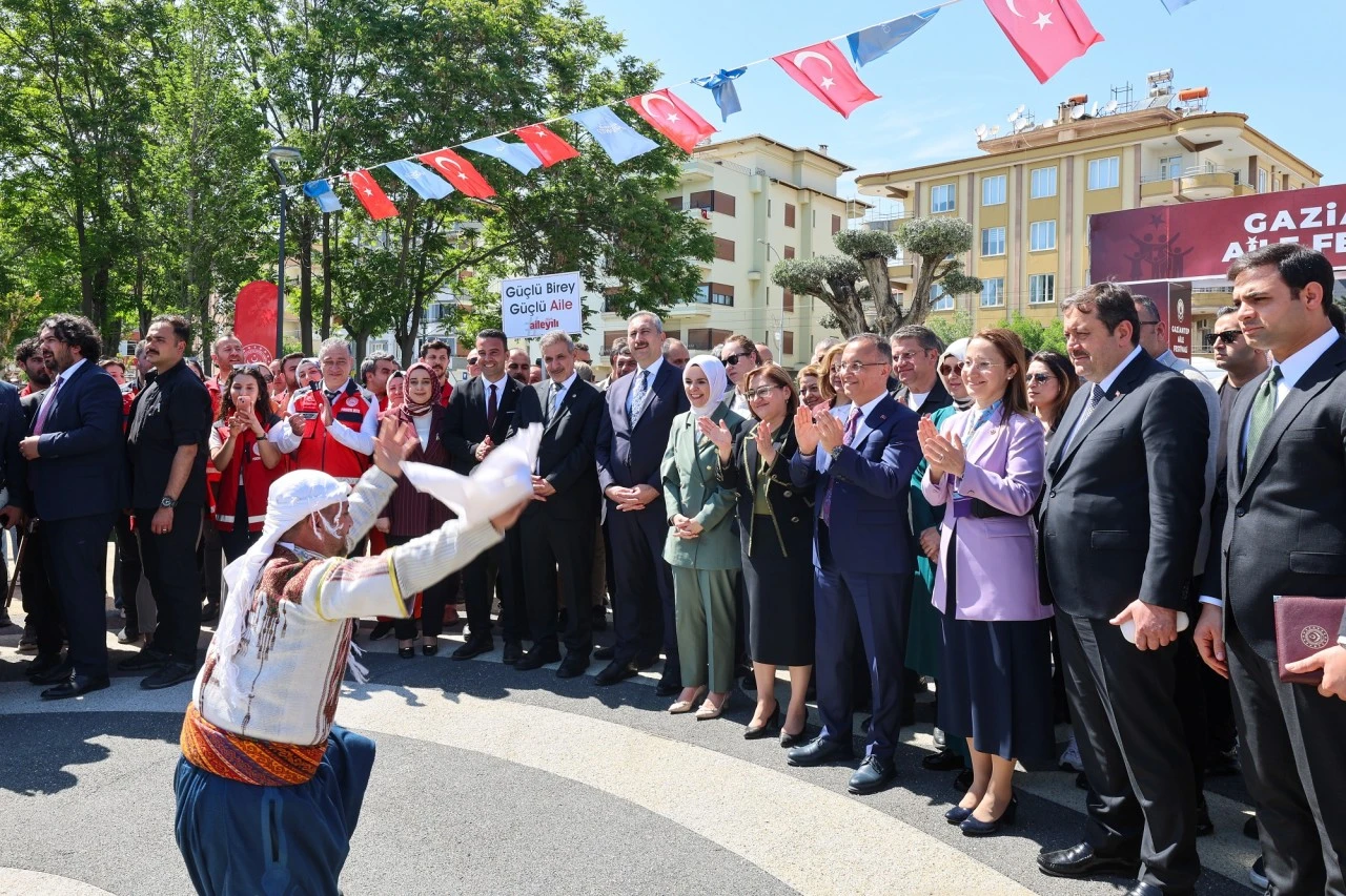 GAZİANTEP AİLE FESTİVALİ BAKAN GÖKTAŞ’IN KATILIMIYLA AÇILDI