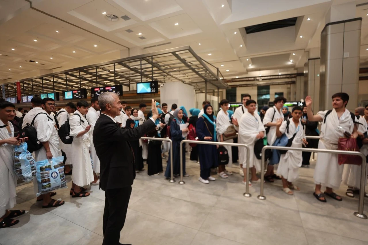 ŞAHİNBEY BELEDİYESİ 175 &Ouml;ĞRENCİYİ UMREYE UĞURLADI