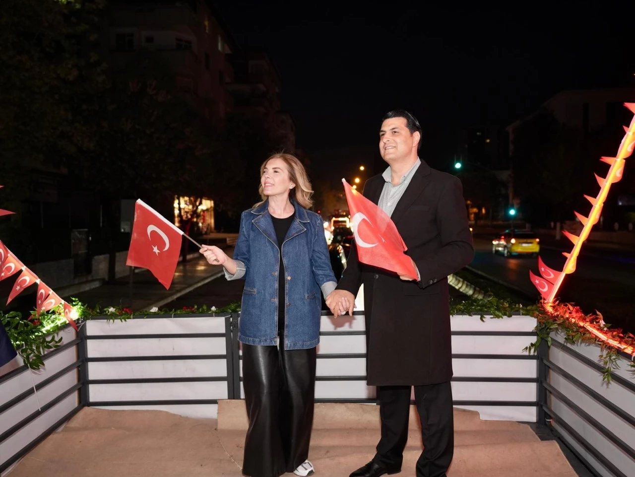 ŞAHİN: “CUMHURİYET, BİRLİĞİMİZİN VE KARARLILIĞIMIZIN EBEDİ SİMGESİDİR”     Gaziantep Büyükşehir Belediye Başkanı Fatma Şahin, 29 Ekim Cumhuriyet Bayramı dolayısıyla yayımladığı mesajda, Cumhuriyet’in bir milletin yeni