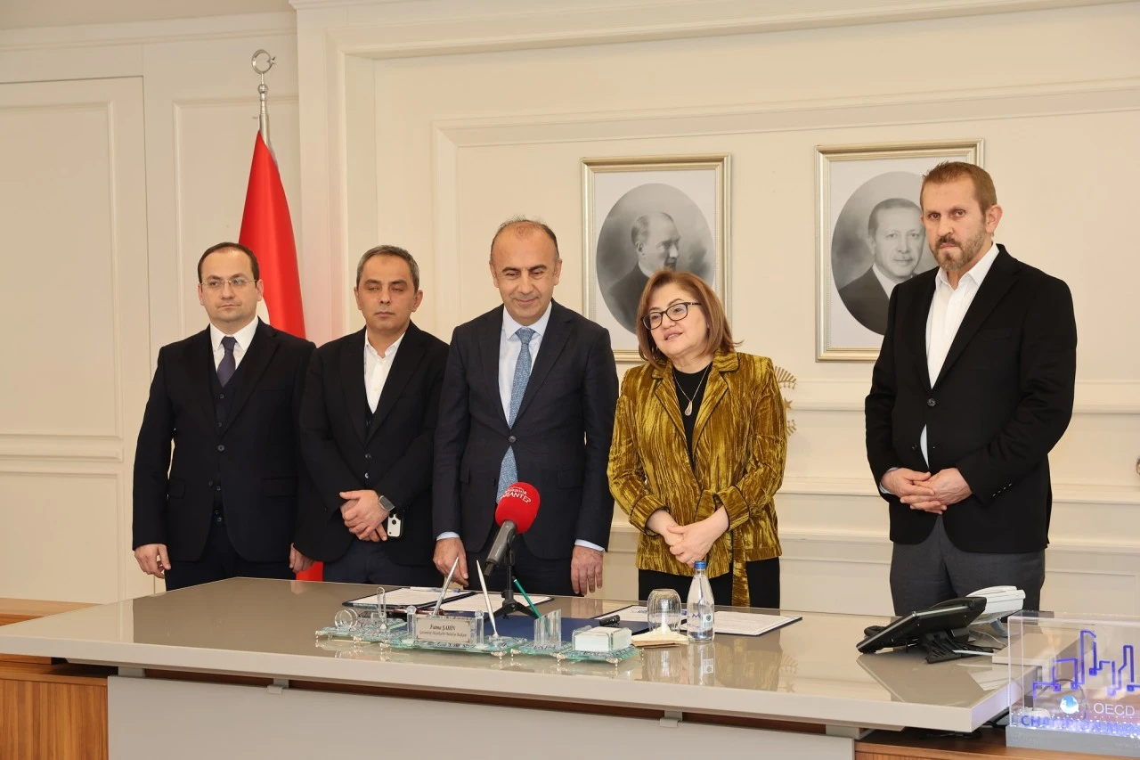 GAZİANTEP B&Uuml;Y&Uuml;KŞEHİR BELEDİYESİ&rsquo;NDEN ADIYAMAN &Uuml;NİVERSİTESİ&rsquo;NE ANLAMLI DESTEK