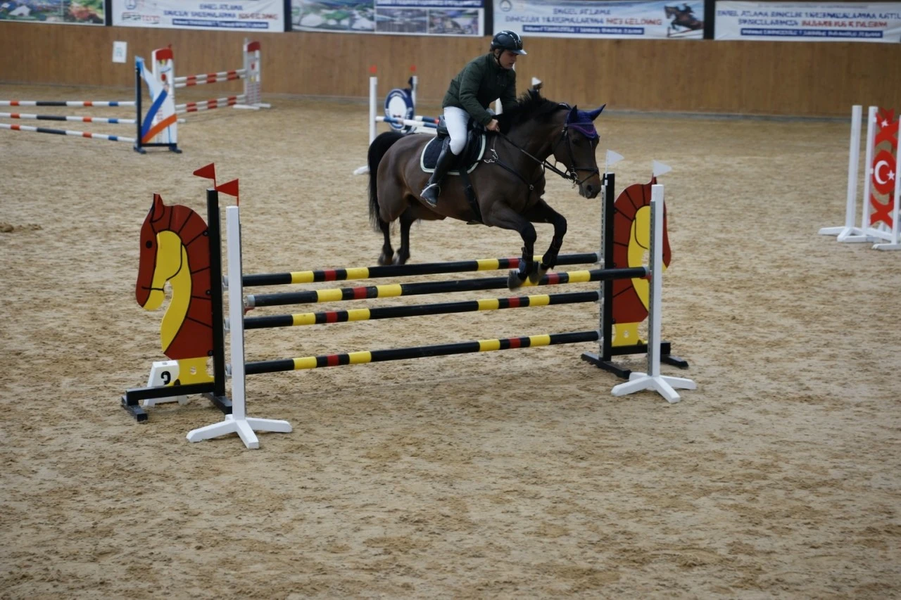 ŞAHİNBEY&rsquo;DE ENGEL ATLAMA HEYECANI