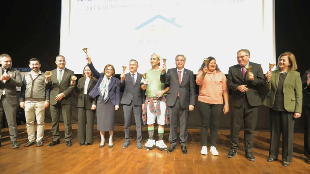 GAZİANTEP’TE AİLE EĞİTİMİ OKULUNDA İLK ZİL ÇALDI