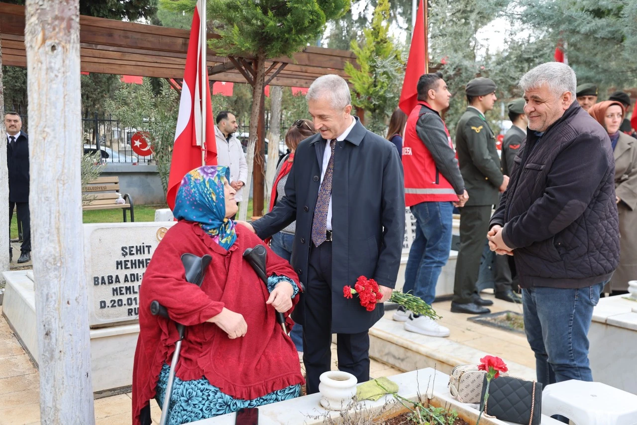 &Ccedil;ANAKKALE ŞEHİTLERİ ANILDI   