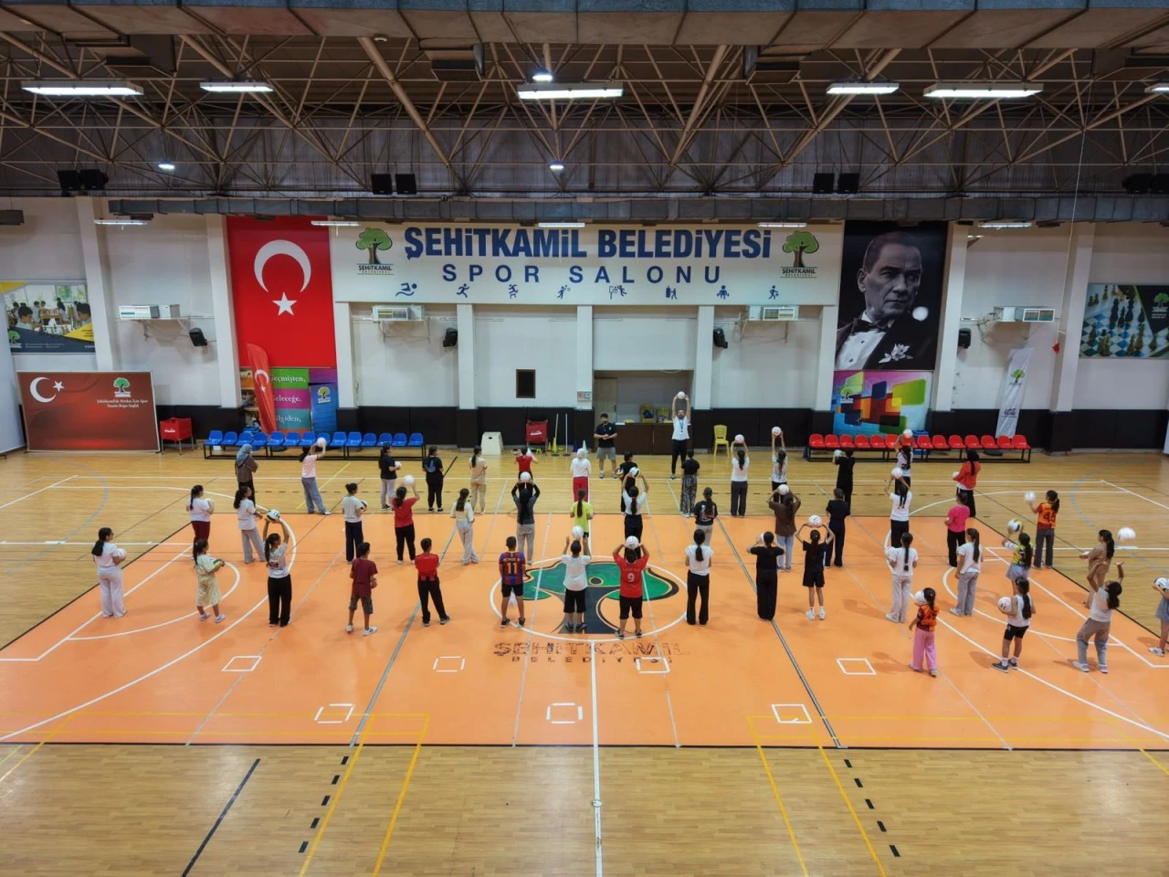 &Ccedil;OCUKLAR GELECEĞE ŞEHİTKAMİL&rsquo;DE HAZIRLANIYOR