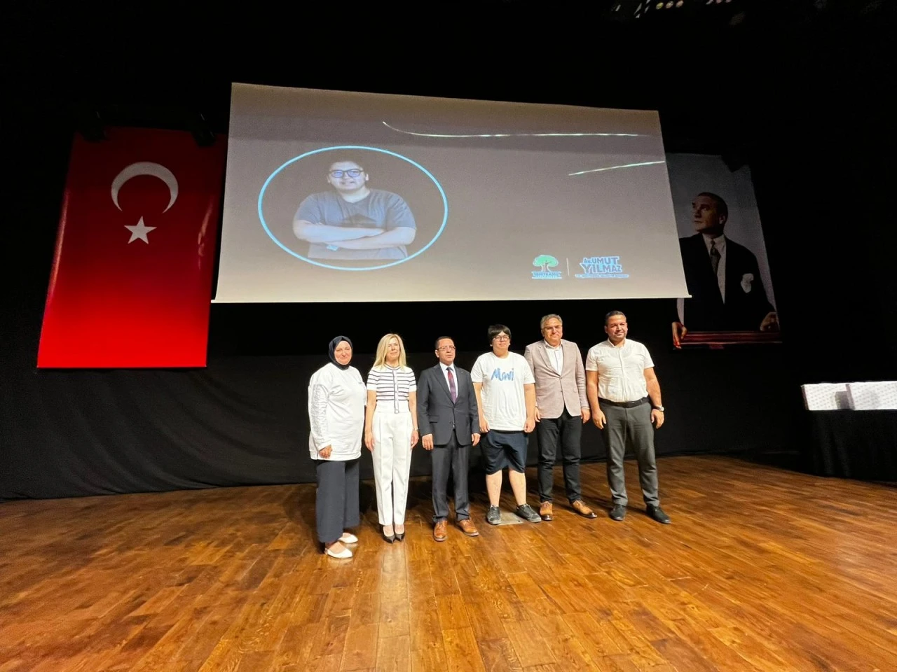 BAŞKAN YILMAZ, LGS ŞAMPİYONLARINI ÖDÜLLENDİRDİ