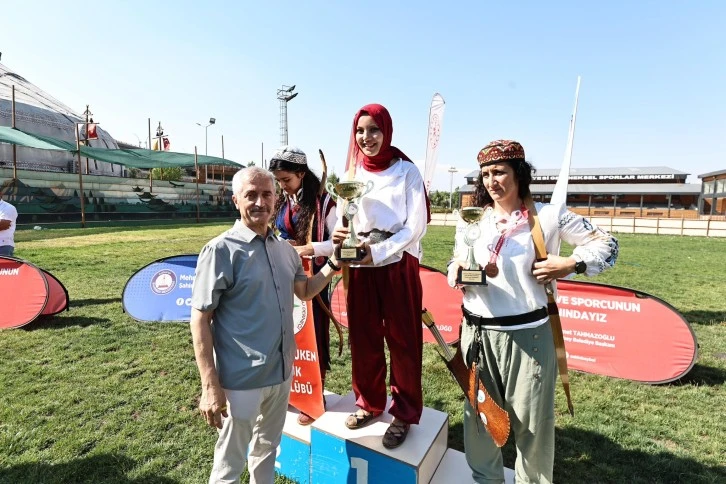 ŞAHİNBEY BELEDİYESİ 15 TEMMUZ DA SPOR ETKİNLİKLERİ DÜZENLEDİ   
