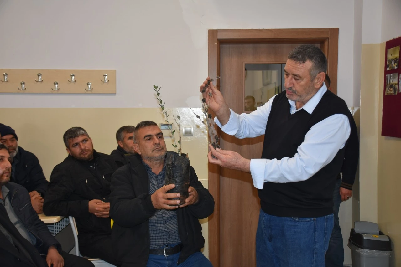 ŞAHİNBEY BELEDİYESİ’NDEN ÇİFTÇİLERE BUDAMA EĞİTİMİ