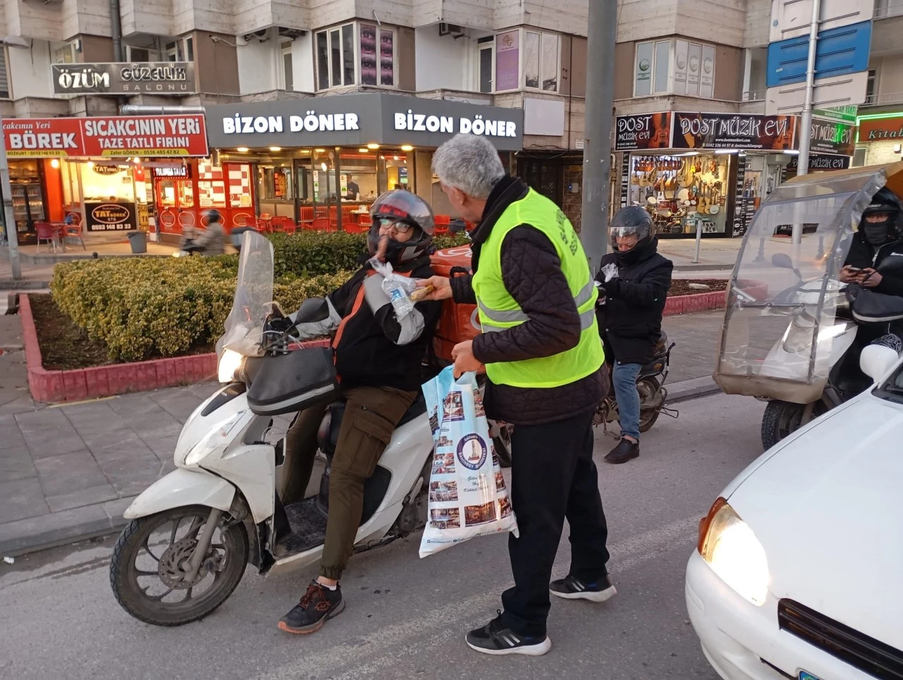 ŞAHİNBEY BELEDİYESİ&rsquo;NDEN &ldquo;İFTARA 5 KALA&rdquo; İLE G&Ouml;N&Uuml;LLERE DOKUNAN HİZMET