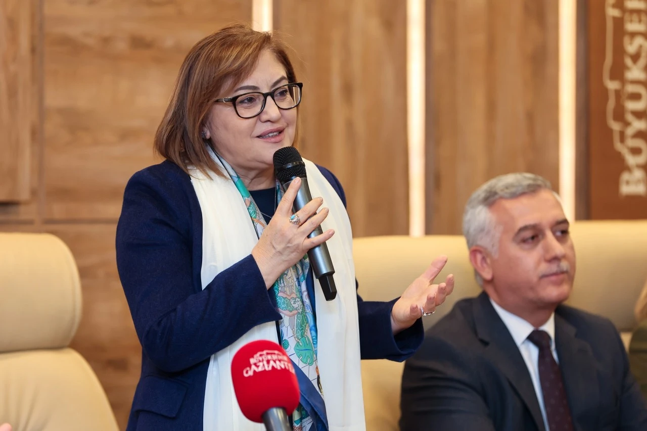 UMREDEN DÖNEN İKİNCİ KAFİLE BAŞKAN FATMA ŞAHİN İLE BİR ARAYA GELDİ