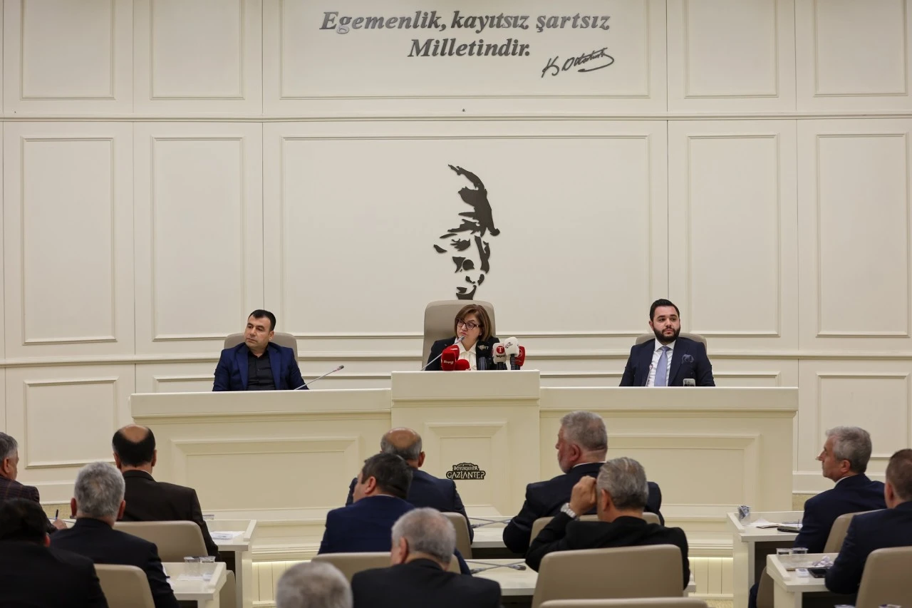 BÜYÜKŞEHİR MECLİSİ'NDE BAKAN TEKİN'E PAYE, ÇİFTÇİYE DESTEK!