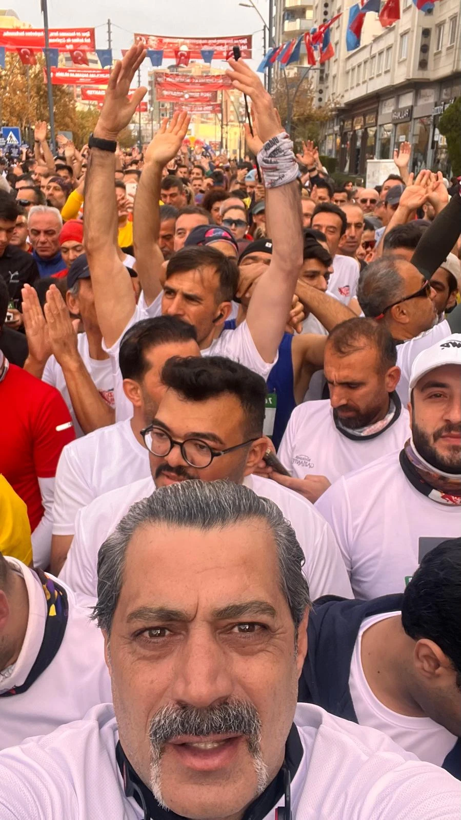 7.GAZİ YARI MARATONU HEYECAN VE RENKLİ GÖRÜNTÜLERLE YAPILDI