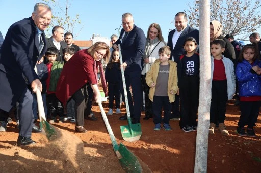 15 TEMMUZ MAHALLESİ’NDE FİDANLAR TOPRAKLA BULUŞTU