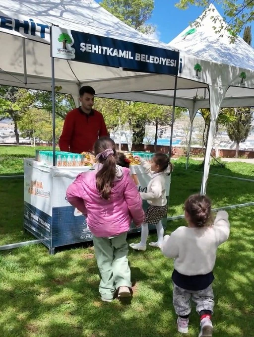 ANNELER VE &Ccedil;OCUKLAR TARİH VE MANEVİYAT YOLCULUĞUNDA BULUŞTU