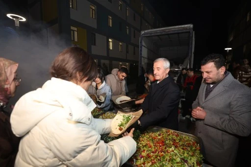 BAŞKAN TAHMAZOĞLU &Ouml;ĞRENCİLERLE SAHURDA BULUŞTU
