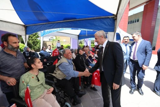 ENGELLİ 5.010 VATANDAŞA AK&Uuml;L&Uuml; VE MANUEL TEKERLEKLİ SANDALYE