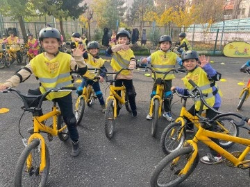 ETi Sarı Bisiklet Hareketli Yaşam Seminerleri