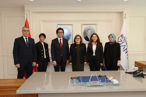 GAZİANTEP B&Uuml;Y&Uuml;KŞEHİR&rsquo;DEN DOĞUM S&Uuml;RECİNE EBE EŞLİĞİ MODELİ!