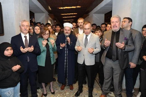 GAZİANTEP B&Uuml;Y&Uuml;KŞEHİR EV SAHİPLİĞİNDE MUKADDES EMANETLER SERGİSİ VATANDAŞLARLA BULUŞTU   