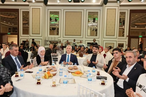 BAŞKAN TAHMAZOĞLU K&Acirc;BE KOKULU GEN&Ccedil;LERLE BULUŞTU