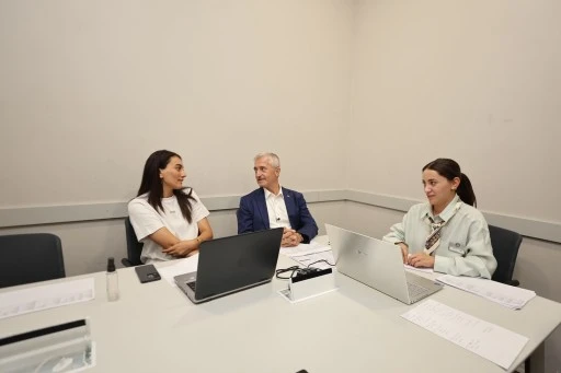 BAŞKAN TAHMAZOĞLU: "GEN&Ccedil;LERİMİZİN HER ADIMINDA YANLARINDAYIZ"