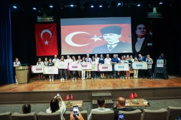 “ATATÜRK VE GENÇLİK” KONULU YARIŞMALARIN KAZANANLARI ÖDÜLLENDİRİLDİ   