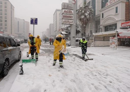 YILMAZ: &ldquo;EKİPLERİMİZ 7/24 SAHADA&rdquo;