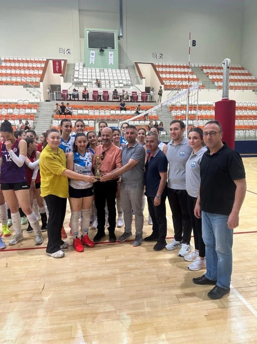 2. BETÜL ÇOBAN VOLEYBOL TURNUVASINDA ŞAMPİYON MERİNOS SPOR OLDU