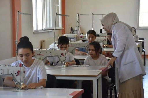 ŞAHİNBEY'DE MİNİK TERZİLER İŞ BAŞINDA