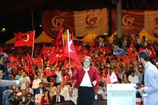“15 TEMMUZ, BU MİLLETİN İHANETE KARŞI SİPER OLDUĞU TARİHİ BİR DURUŞTUR&quot;