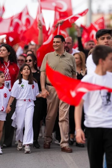 COŞKULU 19 MAYIS KUTLAMASI: “BAYRAKLI BÜYÜK YÜRÜYÜŞ”