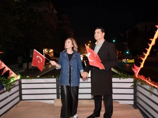 ŞAHİN: “CUMHURİYET, BİRLİĞİMİZİN VE KARARLILIĞIMIZIN EBEDİ SİMGESİDİR”     Gaziantep Büyükşehir Belediye Başkanı Fatma Şahin, 29 Ekim Cumhuriyet Bayramı dolayısıyla yayımladığı mesajda, Cumhuriyet’in bir milletin yeni