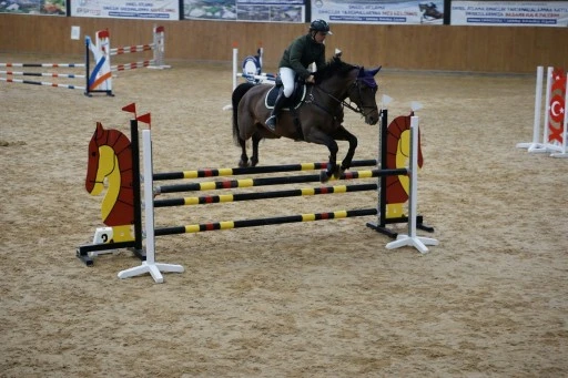 ŞAHİNBEY&rsquo;DE ENGEL ATLAMA HEYECANI