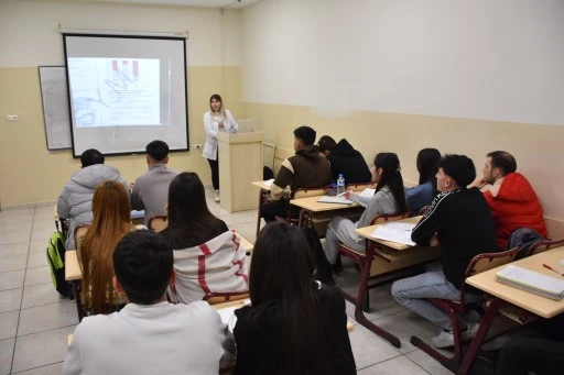 KARATAŞ K&Uuml;LT&Uuml;R MERKEZİ&rsquo;NDE YKS VE LGS ADAYLARINA &Uuml;CRETSİZ DERSHANE DESTEĞİ